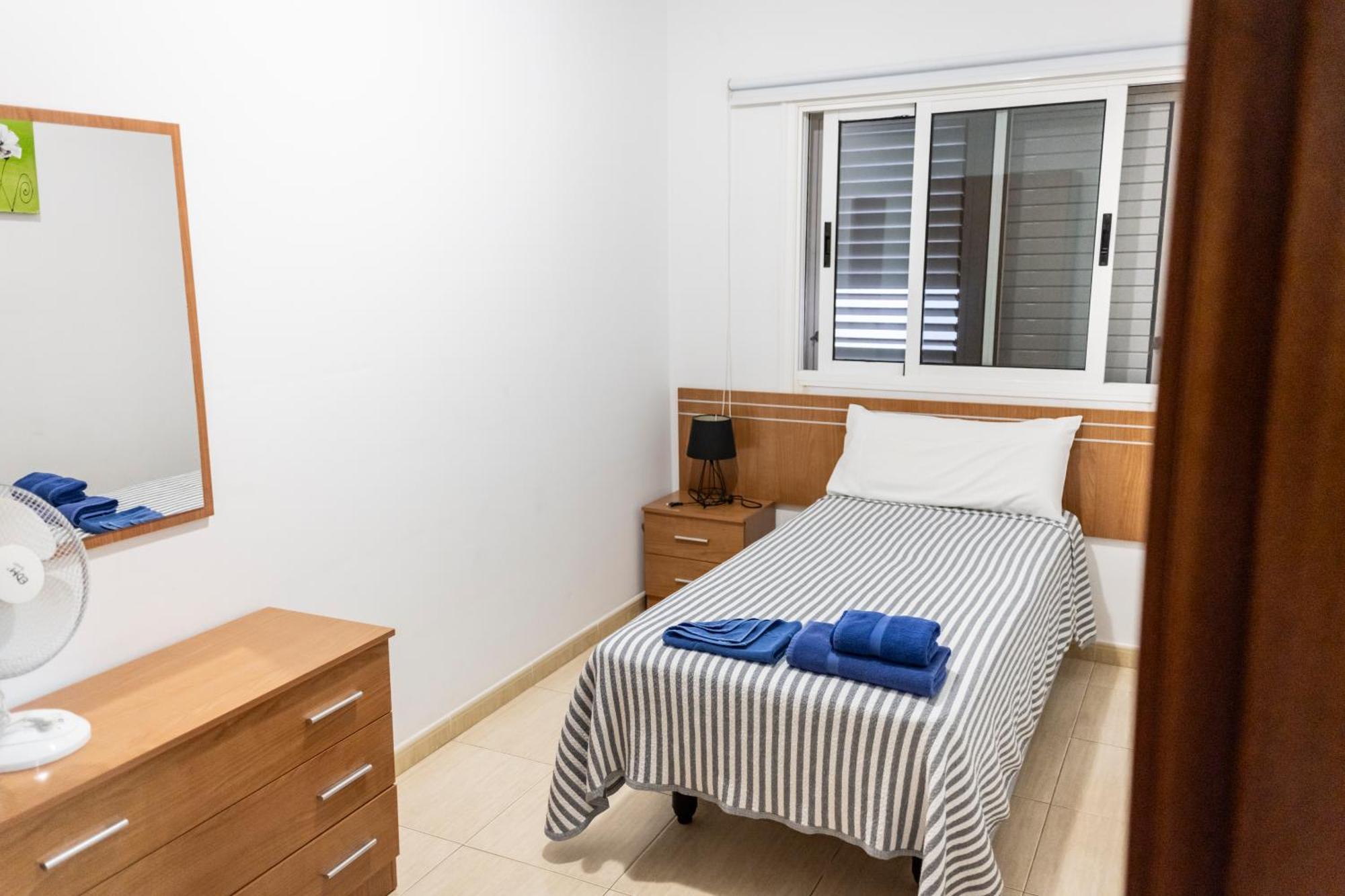 Yesenia Vv Airport Apartment El Matorral Luaran gambar